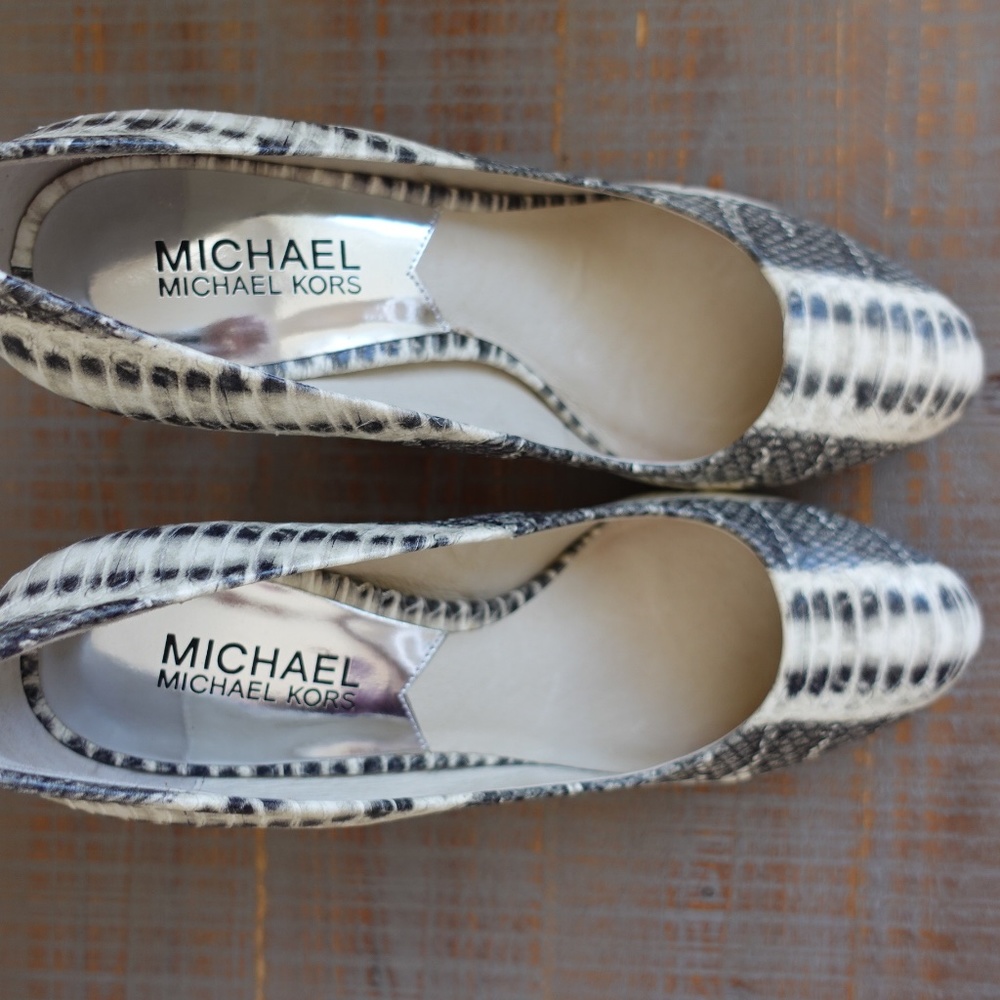 MICHAEL Michael Kors Snake Print Pumps - Picture 8 of 10